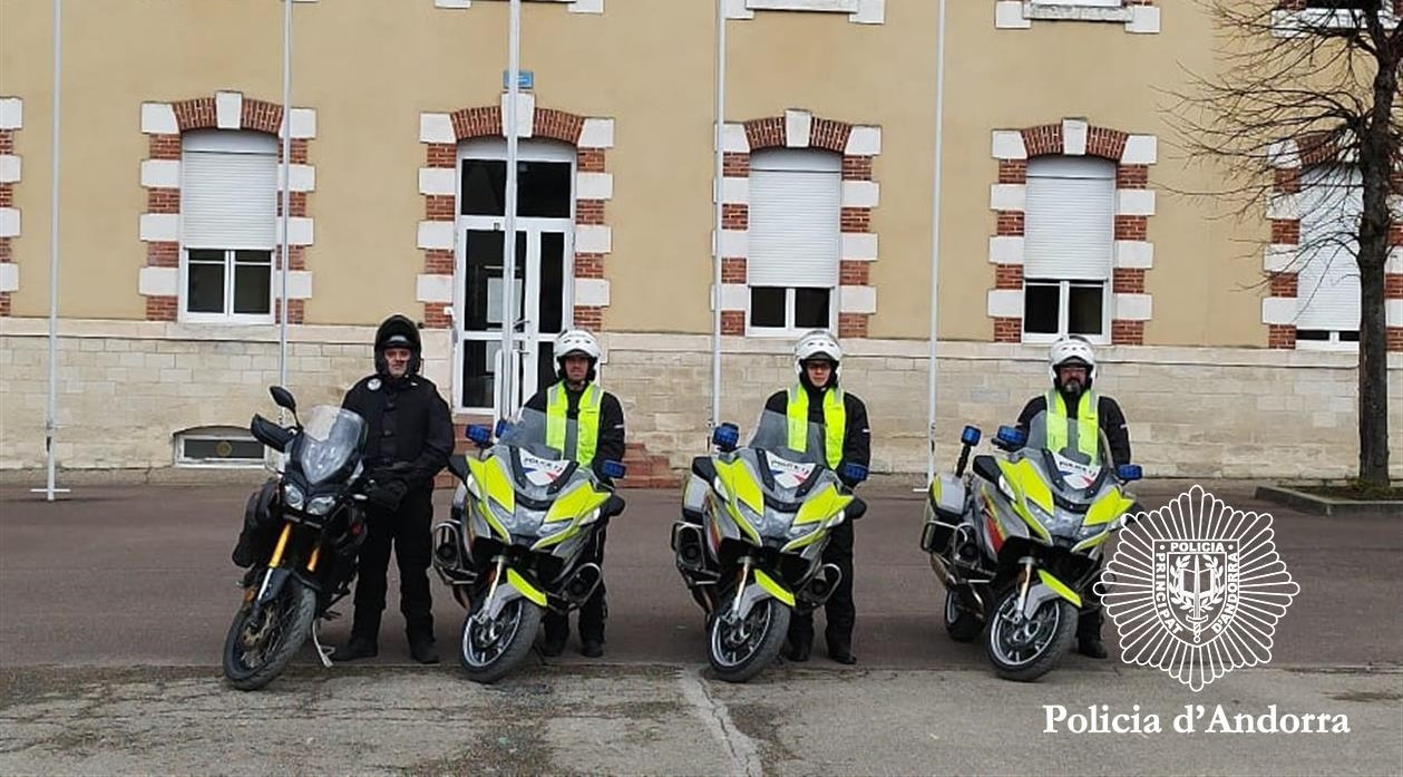 Motoristes de trànsit es formen en conducció policial i dos sergents de Policia Judicial i Investigació Criminal, en homicidis