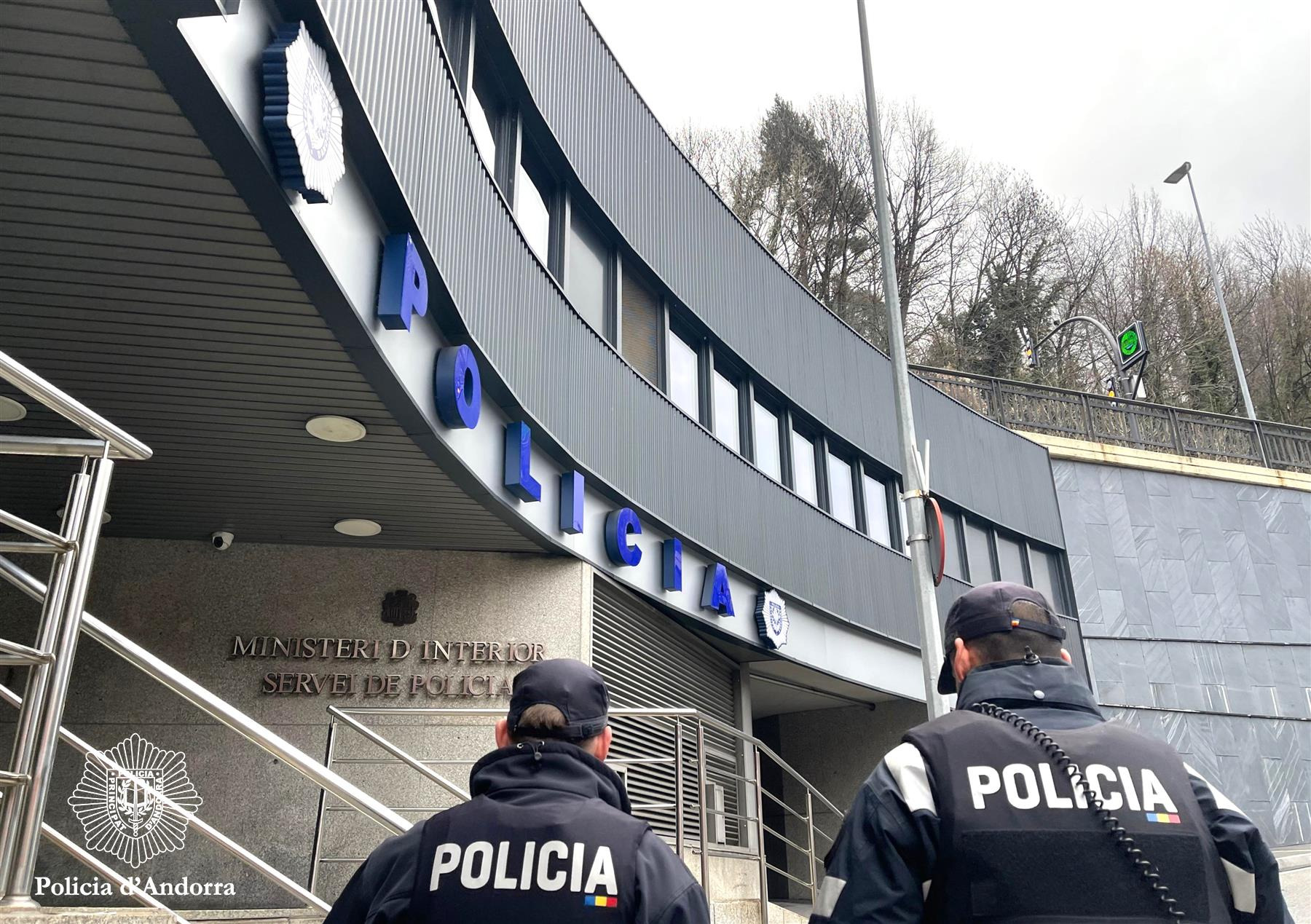 La Policia deté un vigilant de seguretat per forçar un caixer automàtic d’un aparcament víctima del frau del CEO