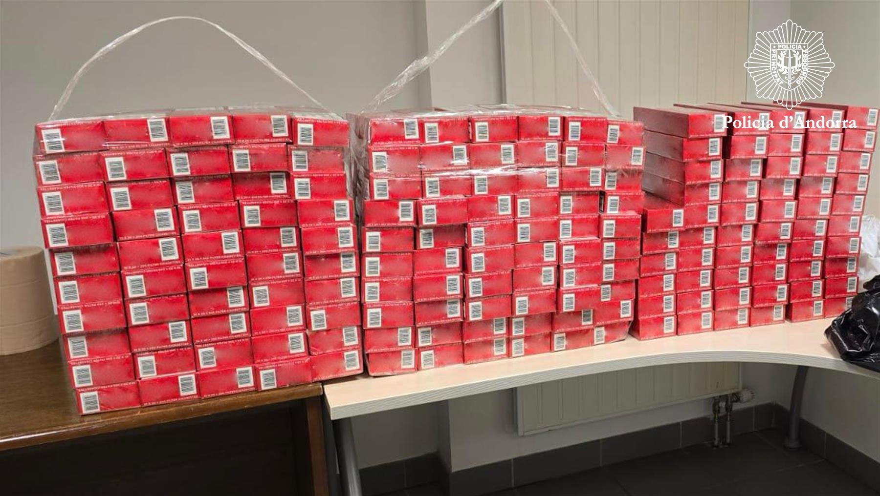 La Policia deté un home al Pas de la Casa per contraban de tabac i en comissa 1.660 paquets amagats sota un pont
