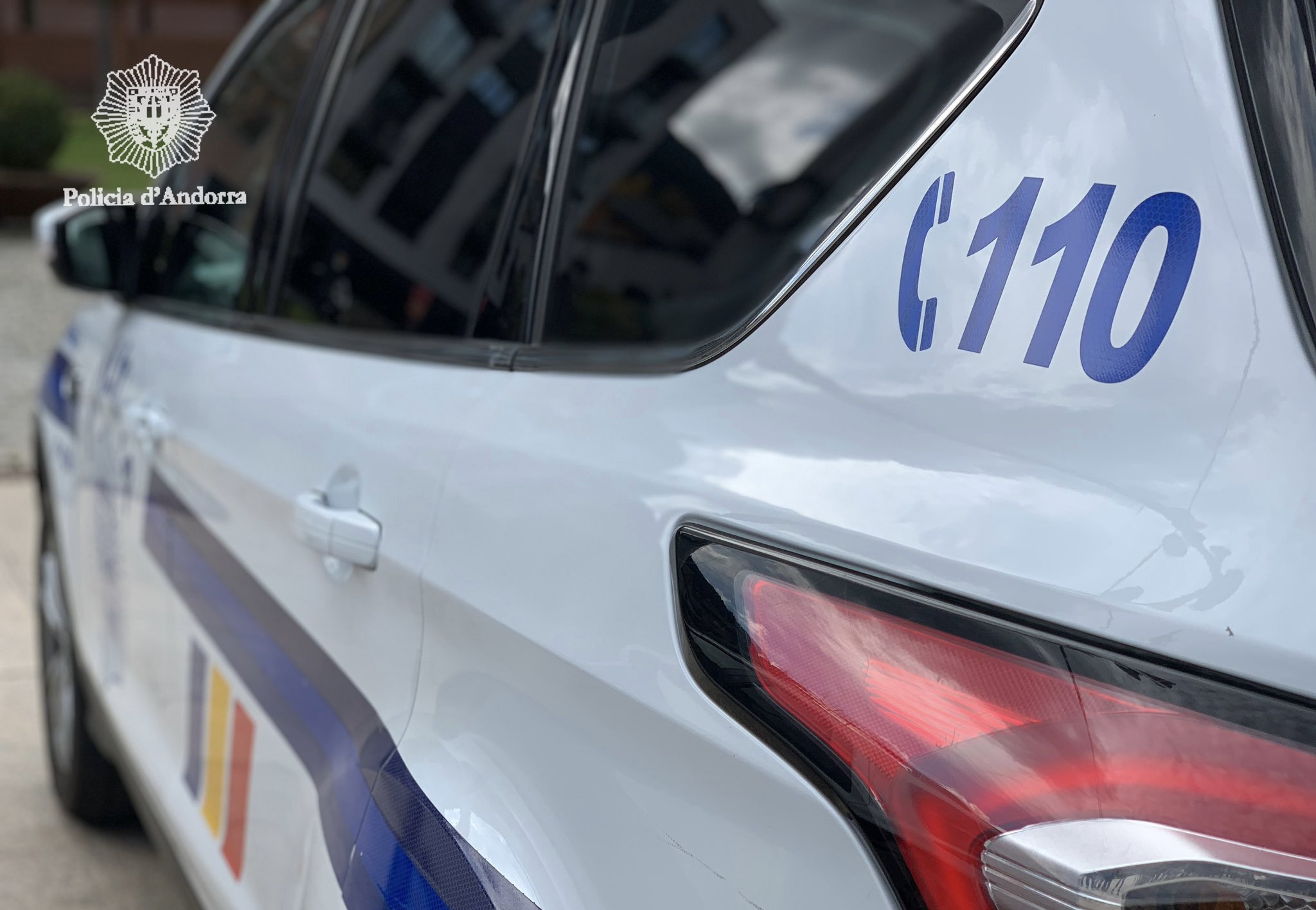 La Policia deté una turista que havia furtat un perfum per portar una navalla automàtica i un esprai d’autodefensa
